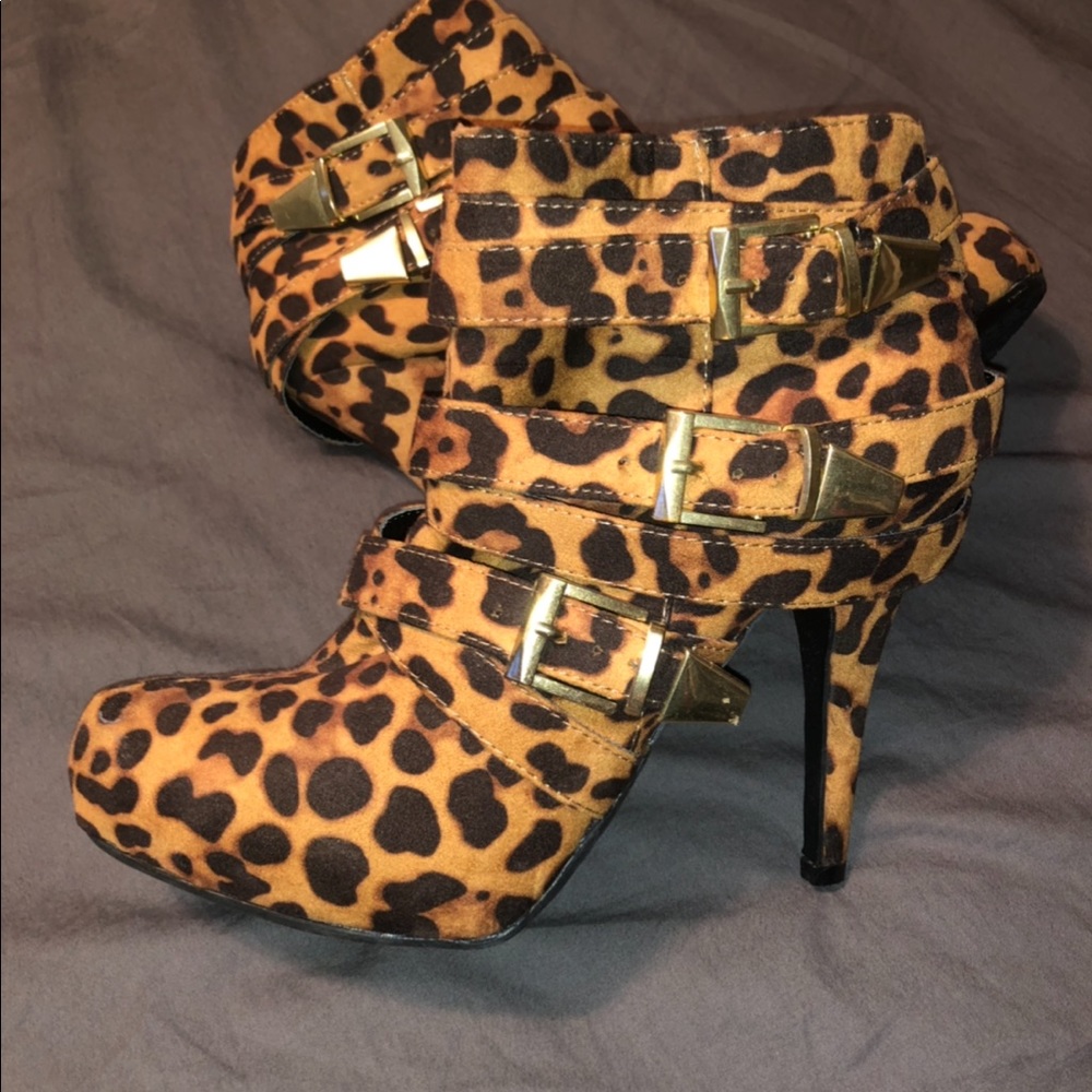 Cheetah bootie with heel